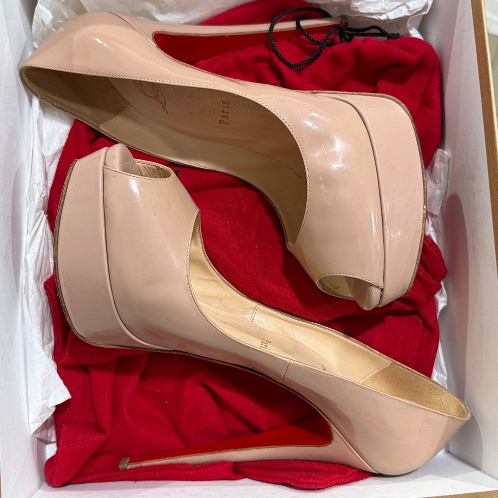 Christian Louboutin lady peep patent calf 40